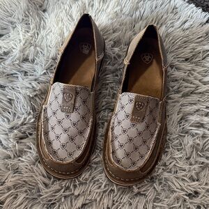Ariat Cruisers shoes Size 8.5